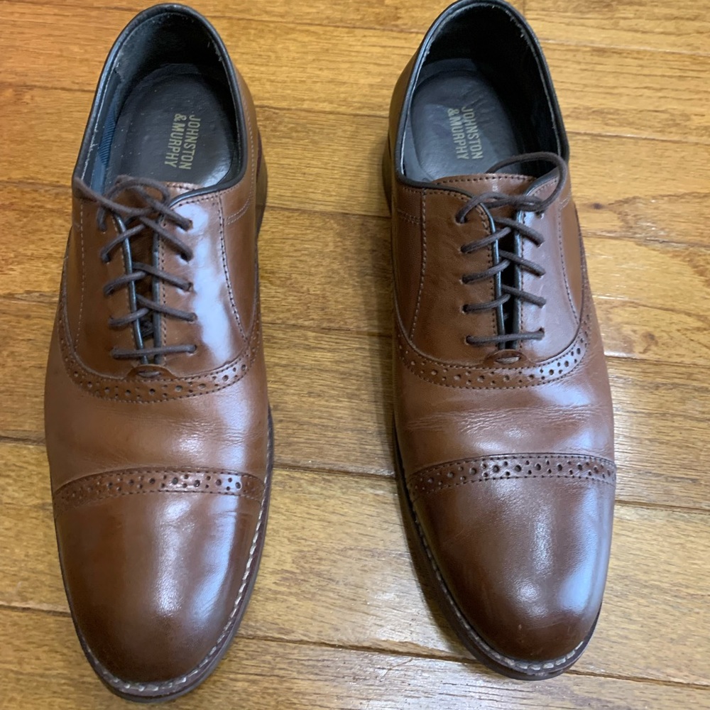 Like new Johnston and Murphy cap toe shoes